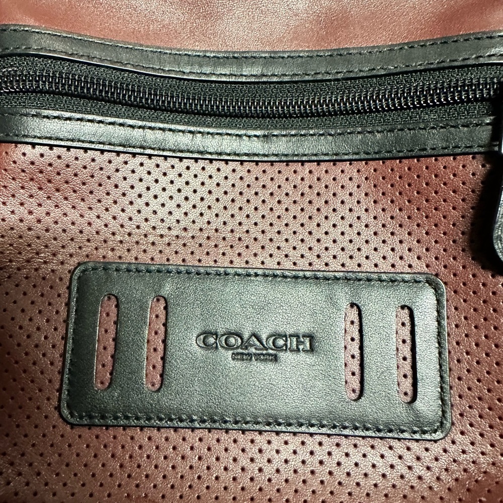 Men’s Coach Sling Bag EUC - Picture 2 of 4